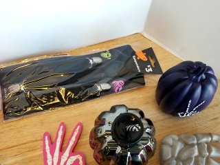 Item #302 — Halloween party decorations lot photo 4 of 5