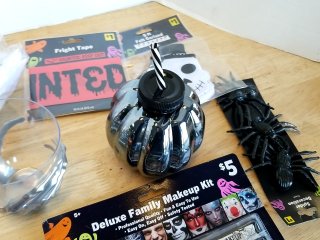 Item #301 — Halloween Party Supplies Lot photo 4 of 5