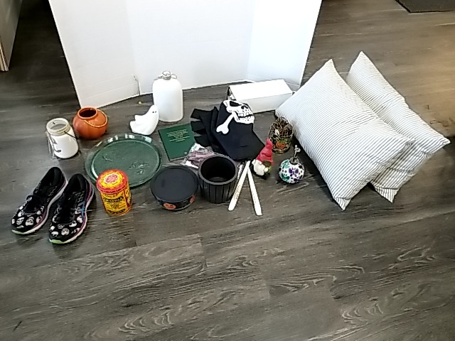Item #443 — HALLOWEEN and household items photo 1 of 4
