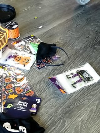 Item #308 — Halloween Decor Lot photo 6 of 7