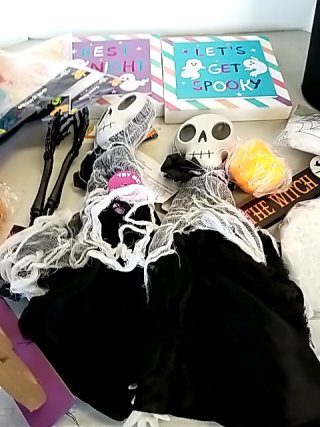 Item #353 — Halloween Party Supplies Lot photo 3 of 6