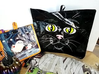 Item #184 — New Halloween Decorations & Party Supplies photo 5 of 6