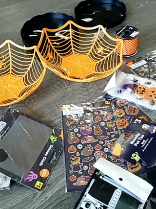 Item #308 — Halloween Decor Lot photo 5 of 7