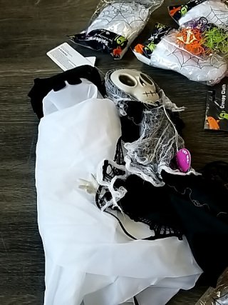 Item #308 — Halloween Decor Lot photo 2 of 7