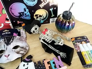 Item #185 — New Halloween Party Decor & Costume Bundle photo 5 of 6