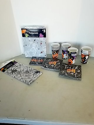 Item #365 — Halloween Party Supplies Lot photo 1 of 5