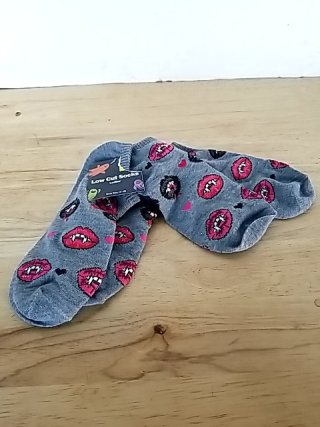 Item #301 — New Gray Lip Print Low-Cut Socks Ladies 4-10