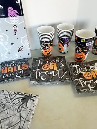 Item #365 — Halloween Party Supplies Lot photo 3 of 5