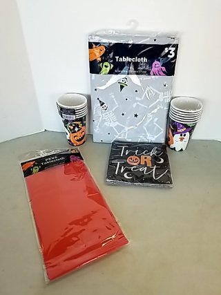 Item #338 — New Halloween Party Supplies Lot