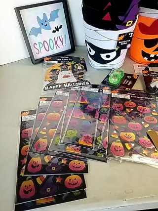 Item #326 — New Halloween Party Supplies Lot photo 2 of 7