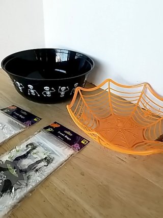 Item #452 — New Halloween Treat Bags & Bowls Set photo 4 of 4