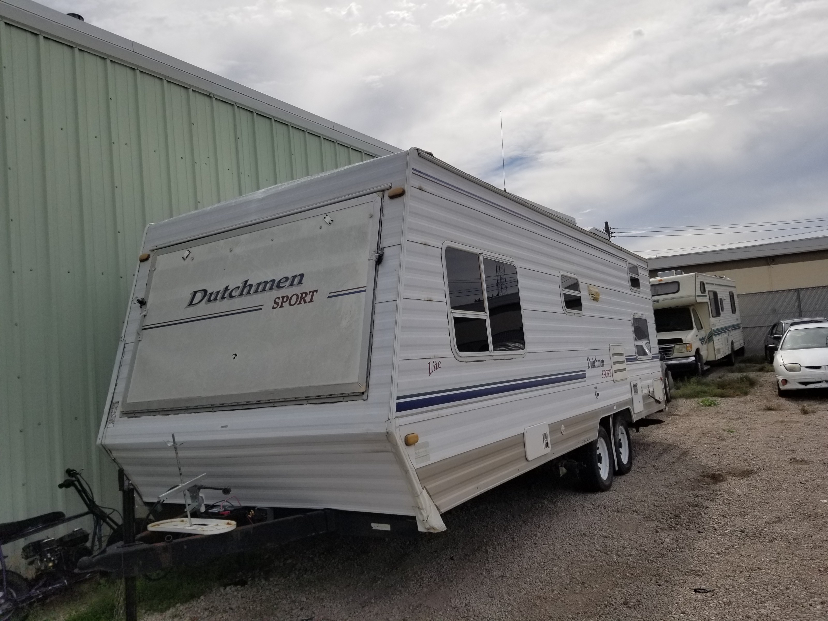 Item #6 — 2003 White Dutchmen/Sport Lite 25qt 26-02128 photo 1 of 5