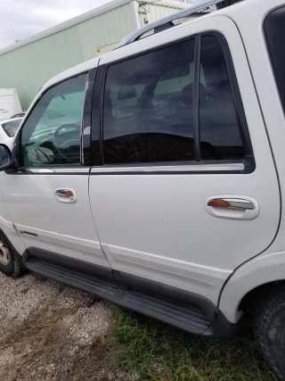 Item #4 — 1998 White Lincoln Navigator	26-01821 photo 8 of 8