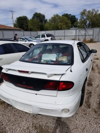 Item #5 — 2001 White Pontiac Sunfire	26-01959 photo 4 of 5