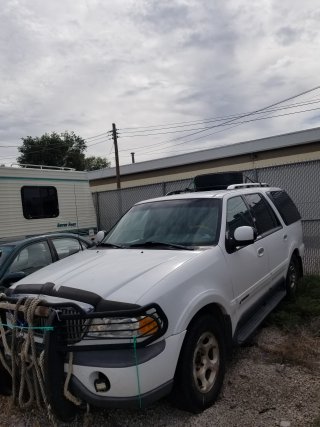 Item #4 — 1998 White Lincoln Navigator	26-01821