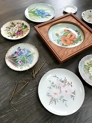 Item #69 — Vintage Decorative Plates with Frame photo 2 of 6