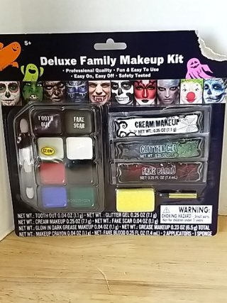 Item #132 — New Deluxe Family Makeup Kit photo 1 of 3