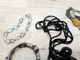 Item #64 — Assorted Vintage Jewelry Lot photo 3 of 4