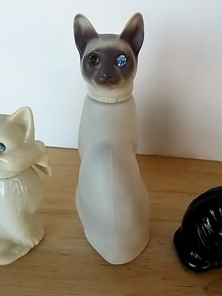 Item #272 — Vintage Cat Figurines,  Avon, one missing eye photo 4 of 5