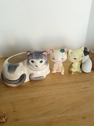 Item #409 — Cat Figurine Collection Some have chips photo 4 of 5