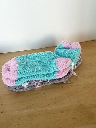 Item #238 — New Fuzzy Socks with Bow Ladies 4-10 photo 2 of 2