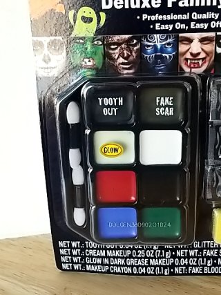 Item #294 — New Deluxe Family Makeup Kit photo 2 of 3