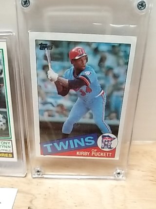 Item #73 — Kirby Puckett & Tony Gwynn Rookie Cards photo 2 of 6