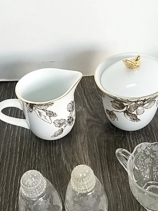 Item #533 — Vintage Glass & Porcelain Collection photo 6 of 6