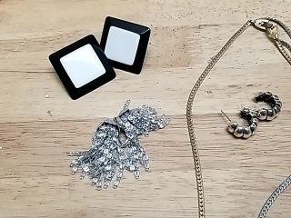 Item #49 — Misc Jewelry photo 3 of 6