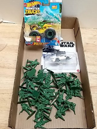 Item #522 — Toy Lot: Monster Truck, Star Wars, Soldi photo 1 of 4