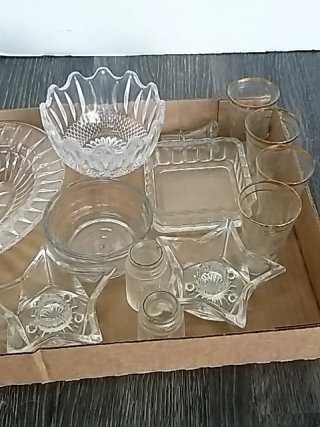 Item #534 — Vintage Glassware Collection photo 3 of 4
