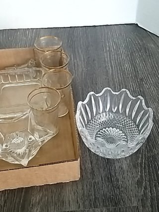 Item #534 — Vintage Glassware Collection photo 4 of 4