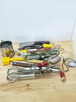 Item #449 — Vintage Kitchen Utensil Lot