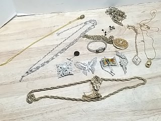 Item #50 — Assorted Vintage Costume Jewelry Lot photo 1 of 9