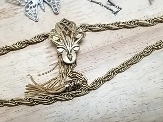 Item #50 — Assorted Vintage Costume Jewelry Lot photo 4 of 9