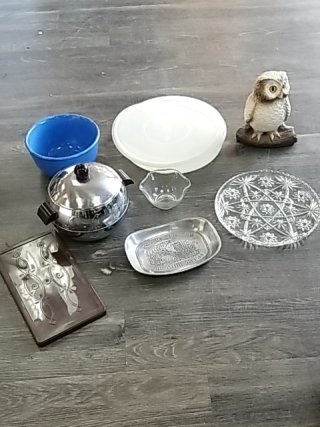 Item #535 — Vintage Kitchenware & Decor Lot photo 1 of 6