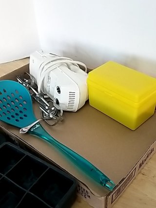 Item #498 — Kitchen Gadgets & Ice Trays Lot photo 3 of 3