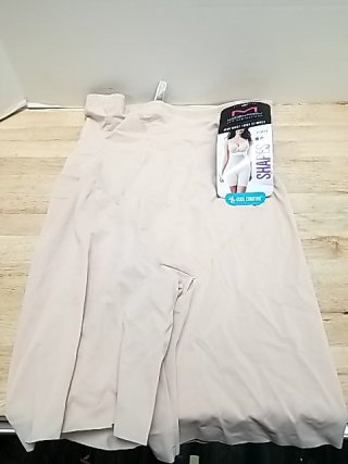 Item #340 — New Maidenform Shapewear Shorts L photo 1 of 3