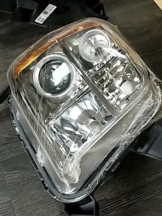 Item #440 — NEW headlights, Fits 2007, 2008, 2009, Honda Pilot photo 2 of 5