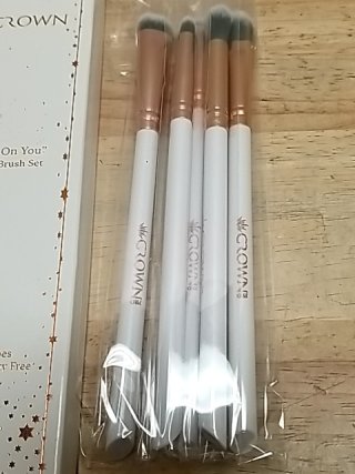Item #161 — New Crown 5pc Makeup Brush Set photo 2 of 3