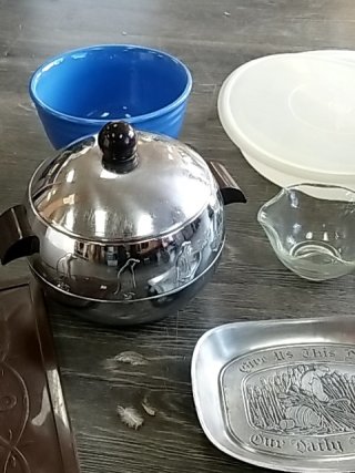 Item #535 — Vintage Kitchenware & Decor Lot photo 2 of 6